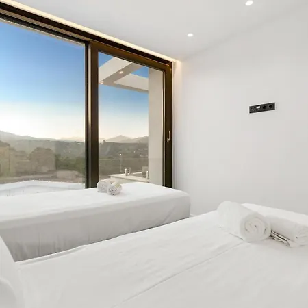 Vivi Homes -villa Kolibri Pool, Terrace & Golf Villa
