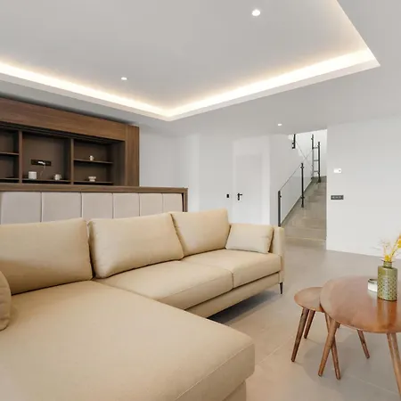 Vivi Homes -villa Kolibri Pool, Terrace & Golf Villa
